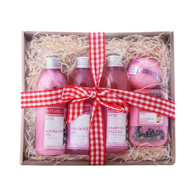         Dárková sada růžové kosmetikydárkový balíček s růžovou kosmetikou